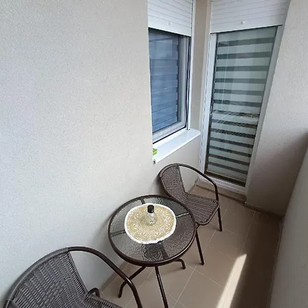 Eight - Apartment *