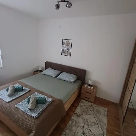 Eight - Apartment *